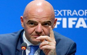 رئيس فيفا يعلن عن مفاجأة بشأن كأس العالم في قطر