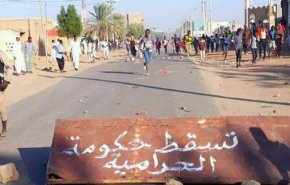 الشرطة السودانية تفرق تظاهرة تطالب باستقالة البشير
