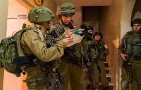 الاحتلال يعتقل 16 فلسطينيا أحدهم من عائلة البرغوثي