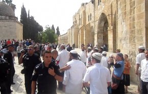 مستوطنون يقتحمون المسجد الأقصى