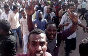 قيادي بالحزب الحاكم في السودان يهدد بـ