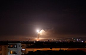 الصور الاولى لتصدي دفاعات سوريا واسقاطها أهدافا معادية