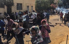 احتجاجات السودان تدخل مرحلة جديدة مع ركوب السلفيين الموجة