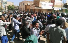 شاهد.. احتجاجات السودان؛ مد شعبي متواصل والمعارضة مكانك راوح