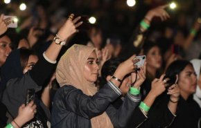 نوادي ليلية وخمور وحفلات غنائية..لماذا تهرب السعوديات من 
