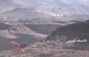 مشاهد مرعبة لجيوش العدوان.. طريقة قنص جنود سعوديين باليمن