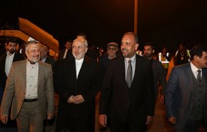 شاهد: ظريف يغادر كردستان العراق ويصل الی كربلاء 