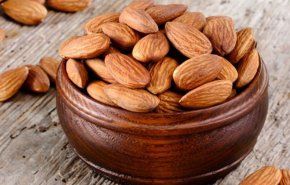 اللوز بالشتاء يساعد على النوم العميق