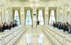 اللواء باقري: عازمون على تعزيز العلاقات العسكرية مع جمهوریة اذربيجان