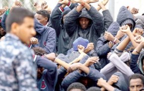كثير من اللاجئين لازالوا محتجزين بمراكز داخل ليبيا 