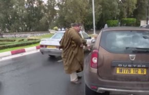 فيديو.. مرشحي الرئاسة في الجزائر مادة هزلية دسمة 

