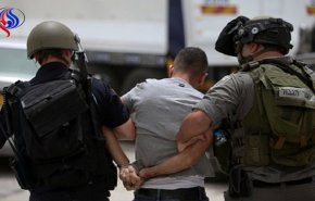 الاحتلال يعتقل 18 فلسطينيا في الضفة ويستولي على مركبة جنوب الخليل
