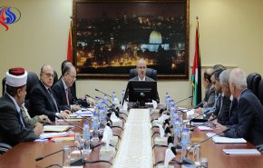 فلسطين.. عباس يقبل استقالة حكومة «التوافق»