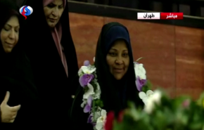 استقبال مرضية هاشمي بهتافات: الموت لأمريكا
