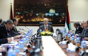 بالفيديو ..تخوفات من تعميق الانقسام الفلسطيني بعد استقالة الحكومة