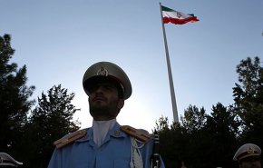 بزرگترین پرچم ایران در باغ موزه دفاع مقدس به اهتزاز درآمد