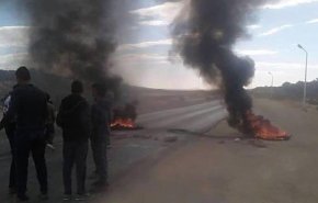 الجيش يطوق العاصمة الليبيه