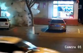 بالفيديو.. طفل صيني ينجو بأعجوبة من انفجار مرعب