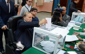 التحالف الحاكم في الجزائر يرشح بوتفليقة لولاية خامسة