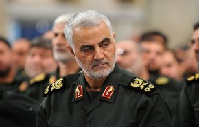 بالصورة.. القائد قاسم سليماني مع جماهير الثورة