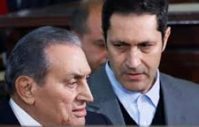 مصر.. إبن مبارك يسخر من عمرو أديب