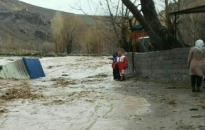 مصرع 3 أشخاص خلال سيول اجتاحت شرق ايران