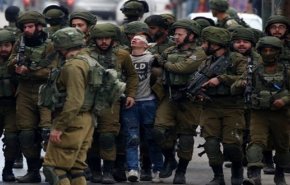 بالفيديو.. الإحتلال يعتقل عشرات الفلسطينيين في الضفة الغربية