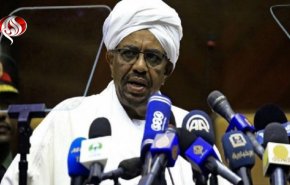 البشير يحل الحكومة المركزية ويفرض حالة الطوارئ