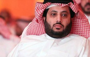 إعلامي مصري يحطم آل الشيخ بعد إنسحابه من مصر: 