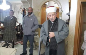 الاحتلال يفرج عن رئيس مجلس الأوقاف الفلسطينية ويقرر ابعاده