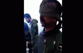 اول فيديو للطيار الهندي في قبضة الجيش الباكستاني