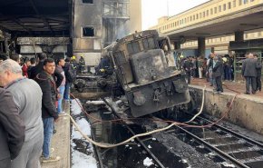 استقالة وزير النقل المصري بعد حادث قطار محطة مصر