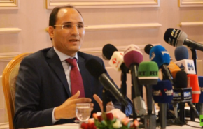 محامي عائلة القذافي يفجر المفاجأة ويرد على بندربن سلطان