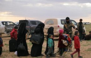 خروج اكثر من 750 شخصا وعناصر من 