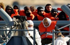 إنقاذ أكثر من 80 مهاجرا قبالة جزيرة إيطالية
