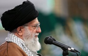 آية الله خامنئي: الشعوب الاسلامية ترنو بعيونها لايران