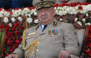الجيش الجزائري يوجه رسائل للشعب