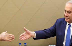 بعض حكام العرب يهرولون الى التطبيع