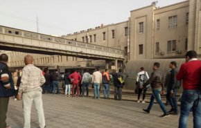 في حادث جديد.. قطار يدهس رجلًا وامرأة في محطة مصر+صور