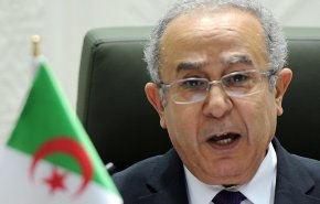 وزير خارجية الجزائر: الدولة قصرت كثيرا في حق الشباب