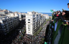 ما بين حراك الشعب وجهود تشكيل الحكومة.. الجزائر الى أين؟