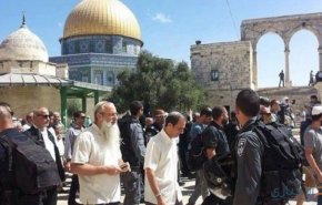 متطرفون صهاينة يقتحمون الأقصى على مرحلتين