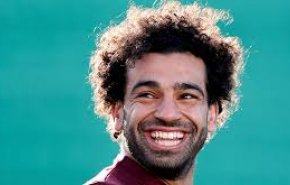 'فيفا' تختار صورة لمحمد صلاح احتفالا باليوم العالمي للسعادة
