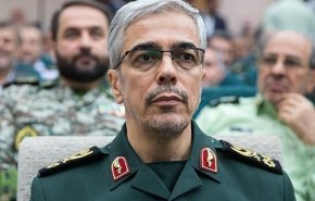 اللواء باقري يتفقد معرضا للمنجزات الدفاعية في محافظة خراسان