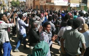 تظاهرات بالخرطوم تطالب اطلاق سراح رئيس تحرير 'التيار'