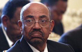 البشير يغيب عن القمة العربية في تونس.. ما الذي حدث؟