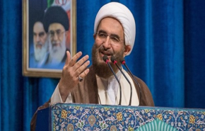 خطيب جمعة طهران يؤكد على مكافحة الفساد الاقتصادي في البلاد