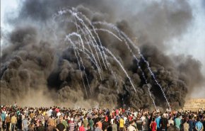 آلاف الفلسطينيين الى مخيمات العودة شرق غزة
