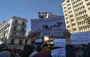  الجزائر : إقالة مدير المخابرات عثمان طرطاق لقربه من بوتفليقة 
 