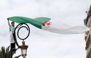 أنباء عن توقيف وزير العدل الجزائري السابق أثناء محاولته مغادرة البلاد